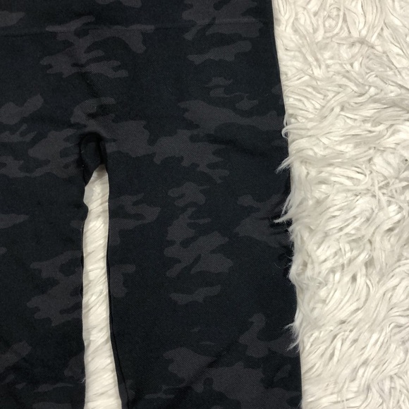 Spanx Seamless Camo High Waisted Leggings - Picture 11 of 13